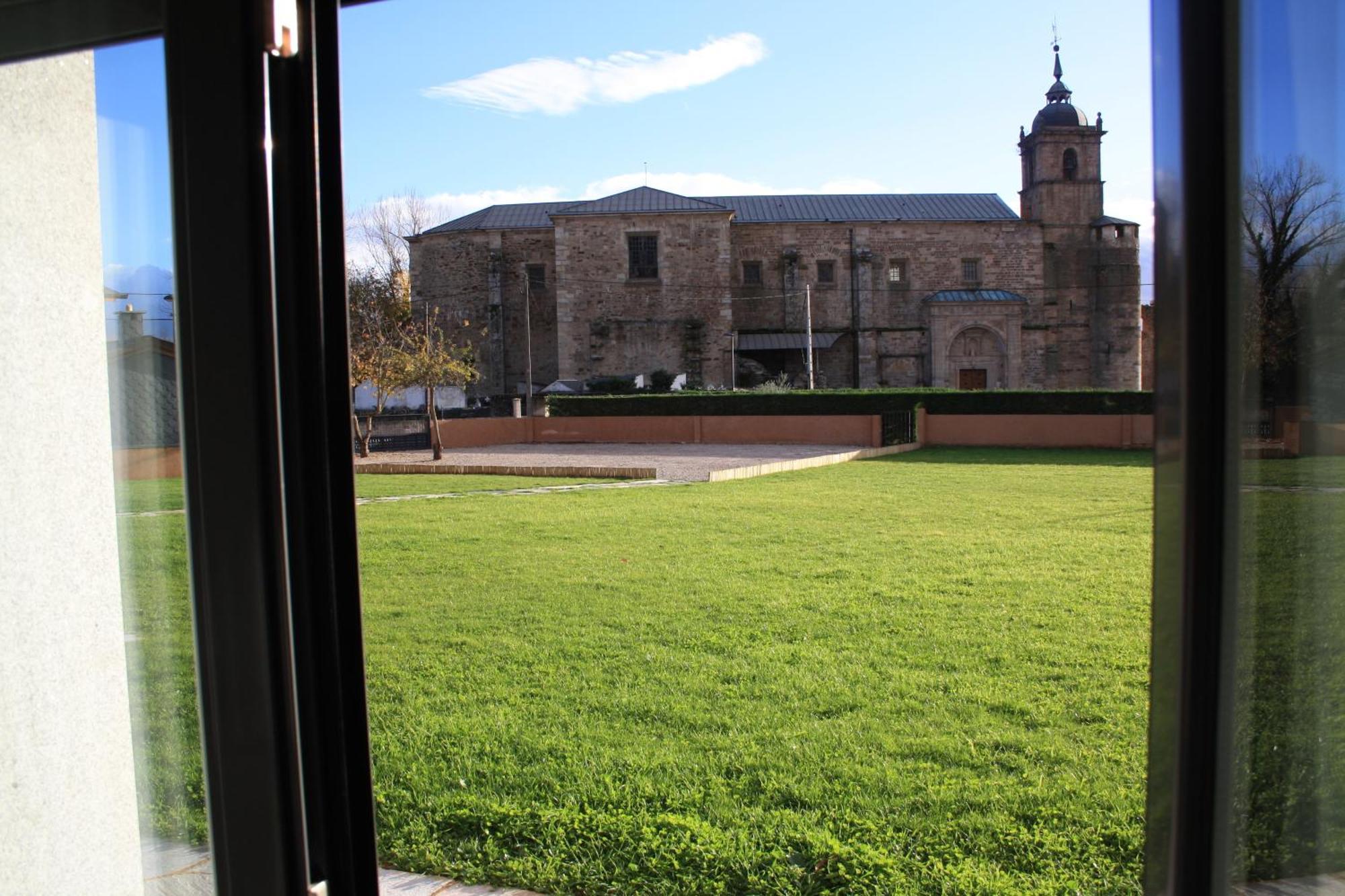 Alojamiento Ubaldo Nieto Hotel Carracedo del Monasterio Exterior foto